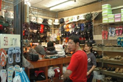 COMERCIO - GORRAS Y ZAPATOS